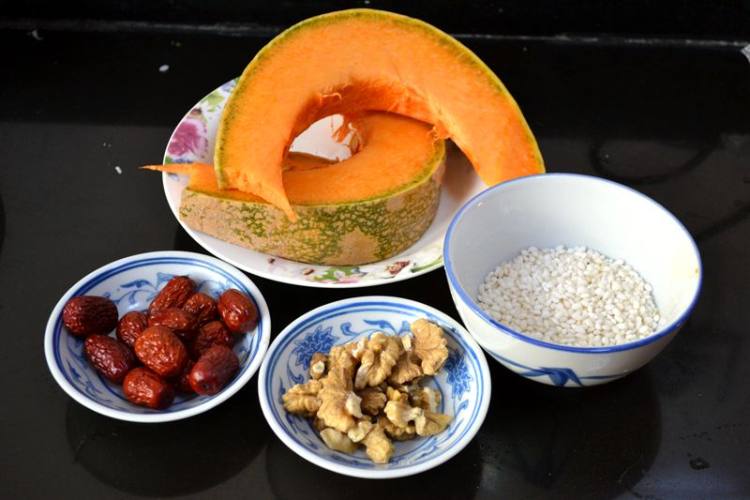 核桃红枣南瓜糯米粥步骤1