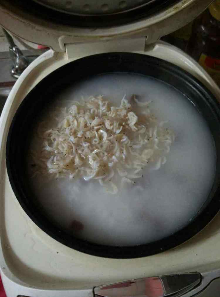 菠菜银鱼牛肉粥步骤6