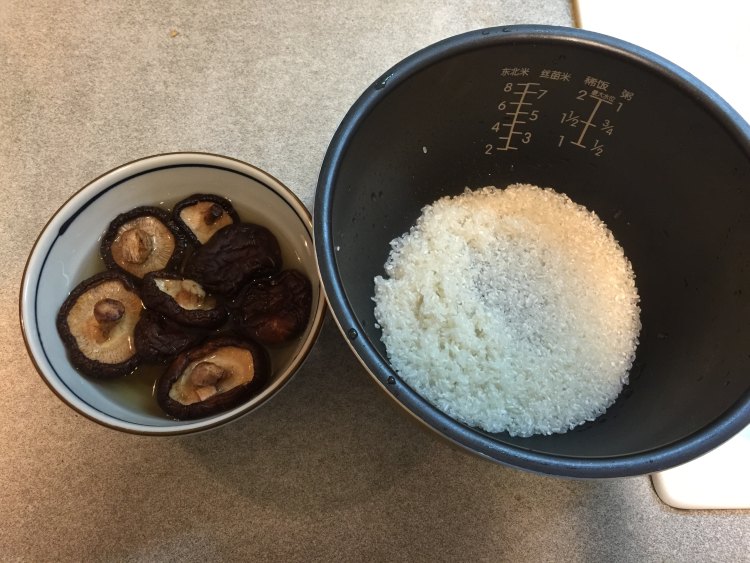 麻油香菇肉粥步骤2
