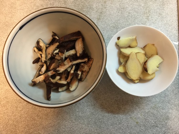 麻油香菇肉粥步骤3