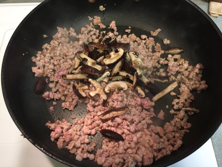 麻油香菇肉粥步骤7