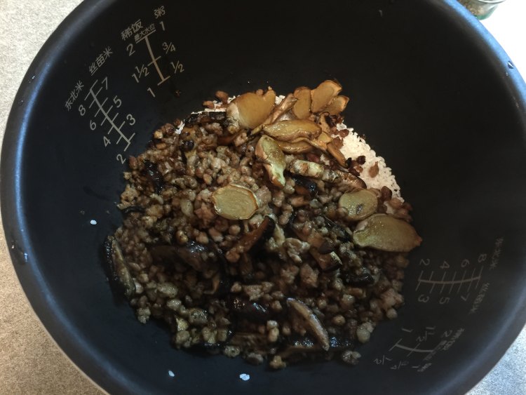 麻油香菇肉粥步骤10