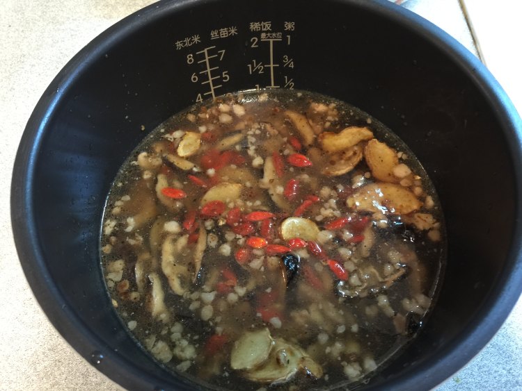 麻油香菇肉粥步骤11