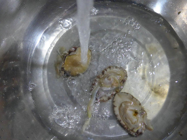 油菜蕻鲍鱼大米粥步骤2