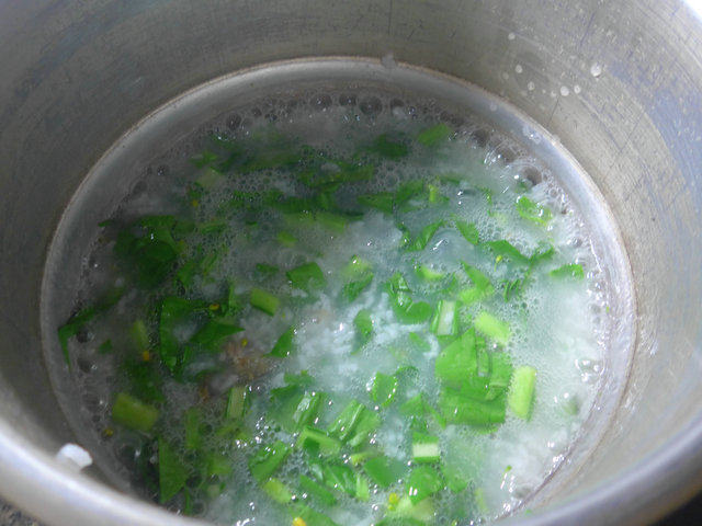 油菜蕻鲍鱼大米粥步骤10