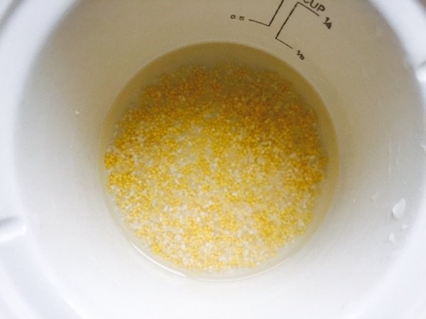 菠菜豆腐鳕鱼小米粥步骤2