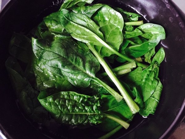 菠菜豆腐鳕鱼小米粥步骤4