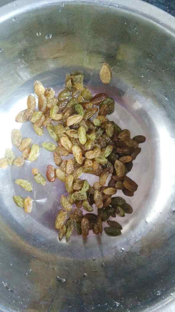 牛奶葡萄干米粥步骤3