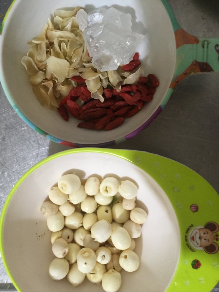 梅花莲子燕麦粥步骤1