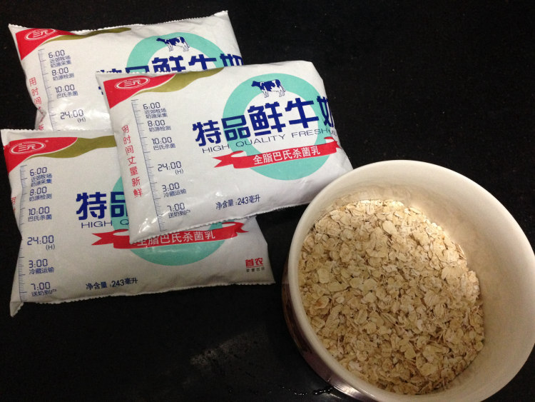 蔓越莓干松子牛奶燕麦步骤1