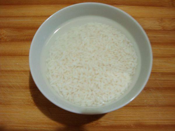白参菌瘦肉粥步骤1