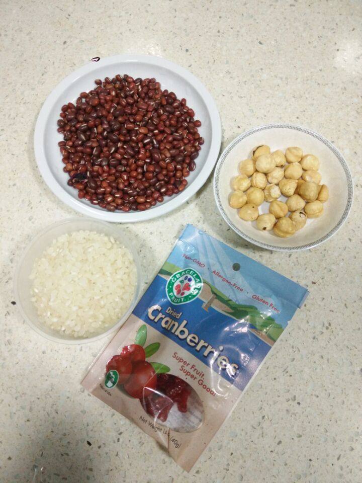 果脯坚果红豆粥步骤1