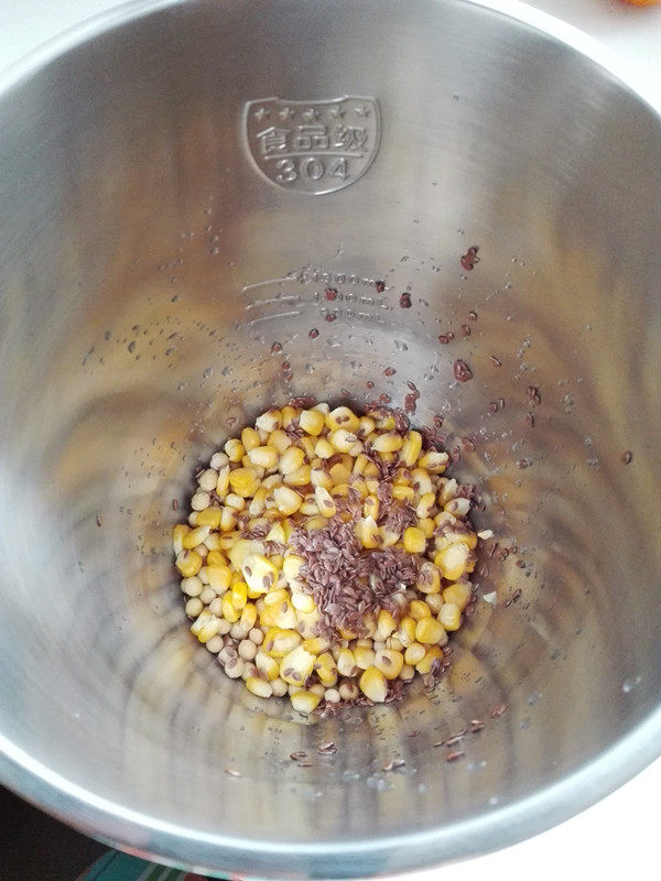 玉米亚麻籽豆浆步骤3