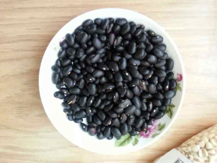 薏米红豆黑豆粥步骤3