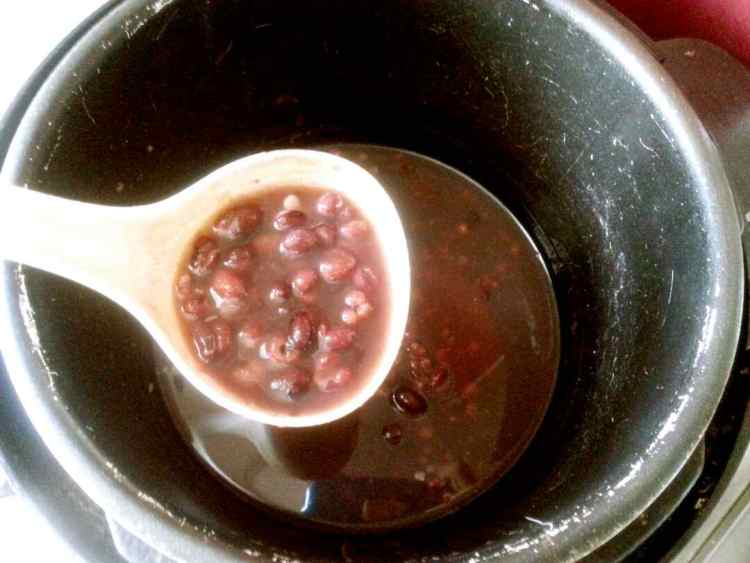 薏米红豆黑豆粥步骤7
