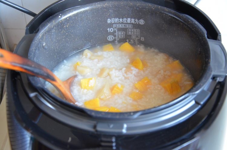 苹果红薯粥步骤6