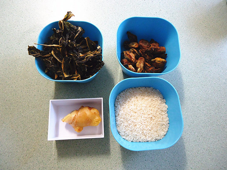 菜干蚝豉粥步骤1