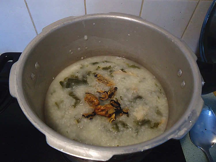 菜干蚝豉粥步骤7