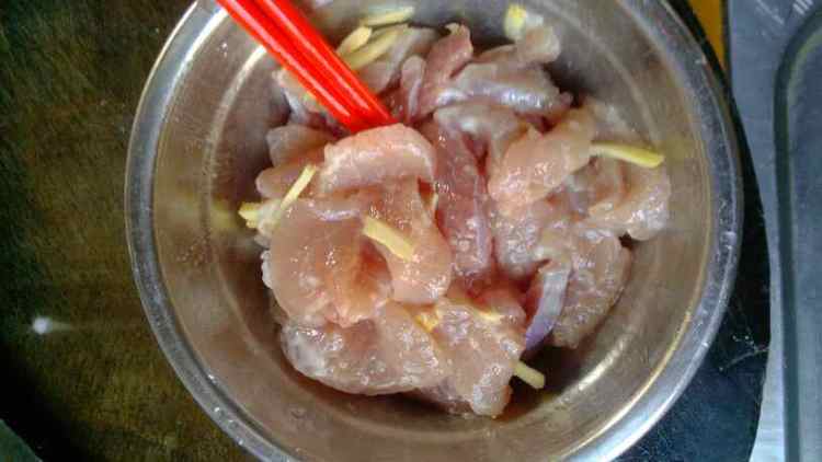 砂锅咸蛋瘦肉粥步骤5