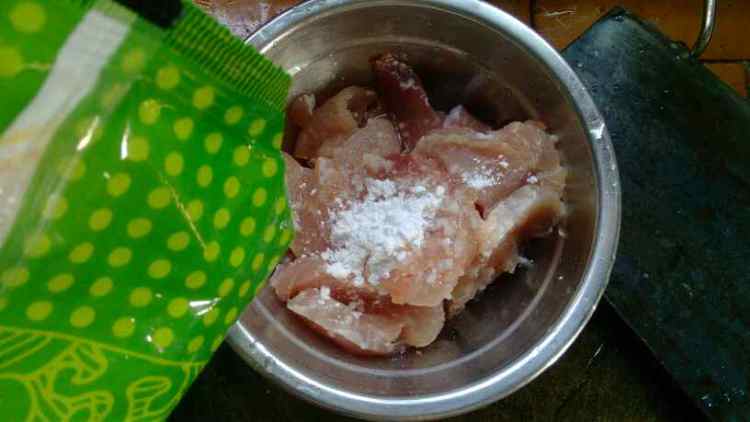 砂锅咸蛋瘦肉粥步骤4