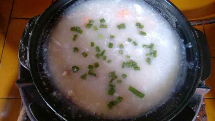 砂锅咸蛋瘦肉粥步骤15