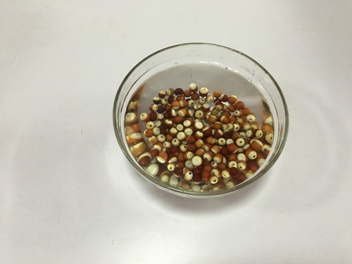 核桃芡实栗子粥步骤2