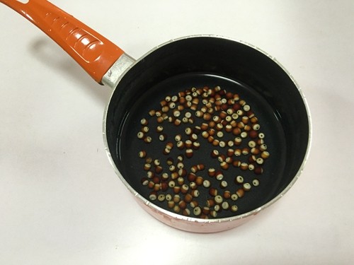 核桃芡实栗子粥步骤3