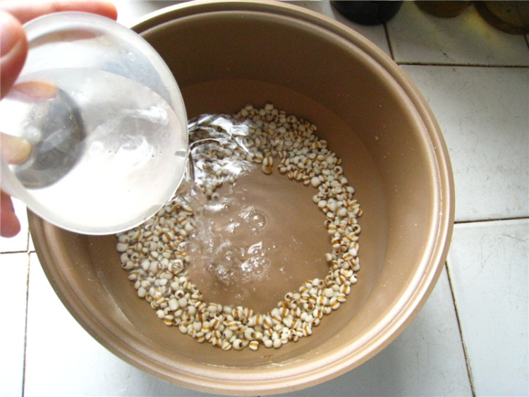 薏米雪梨小米粥步骤3