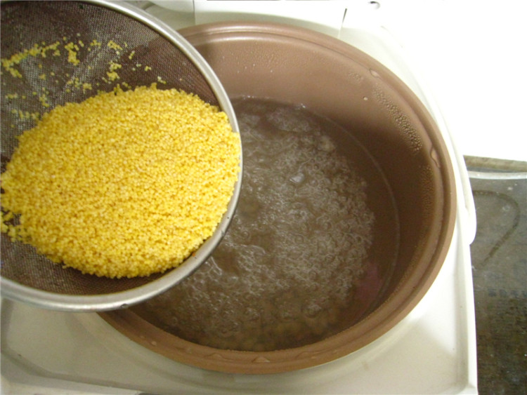 薏米雪梨小米粥步骤6