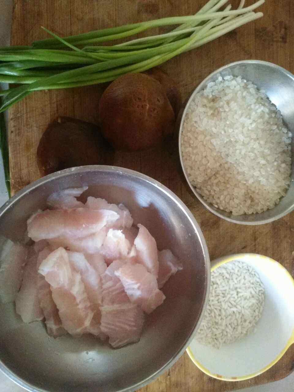 香菇鱼肉粥步骤1