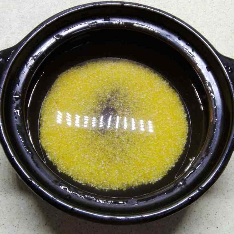 玉米渣红薯粥步骤2
