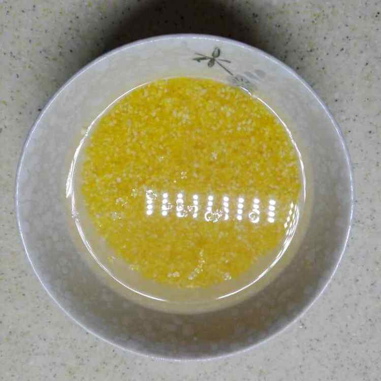 玉米渣红薯粥步骤1