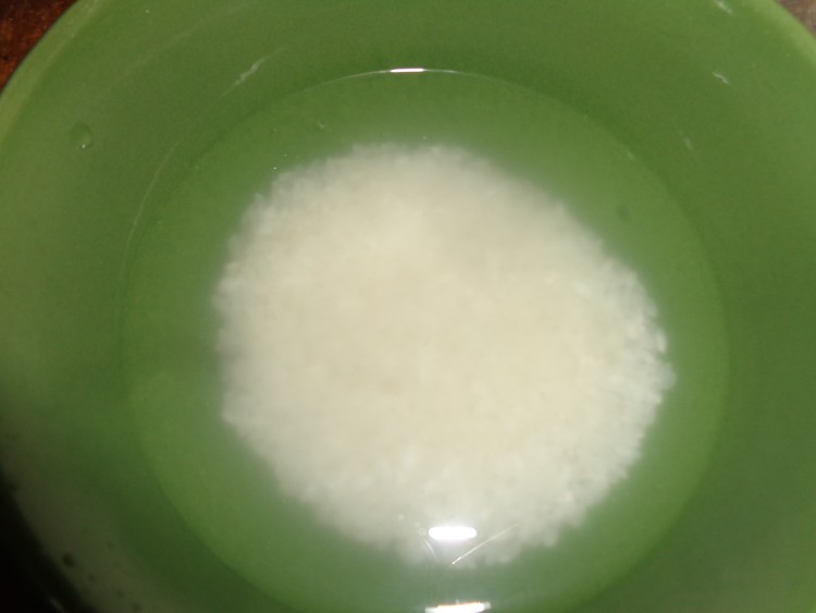 大米葡萄话梅粥步骤2