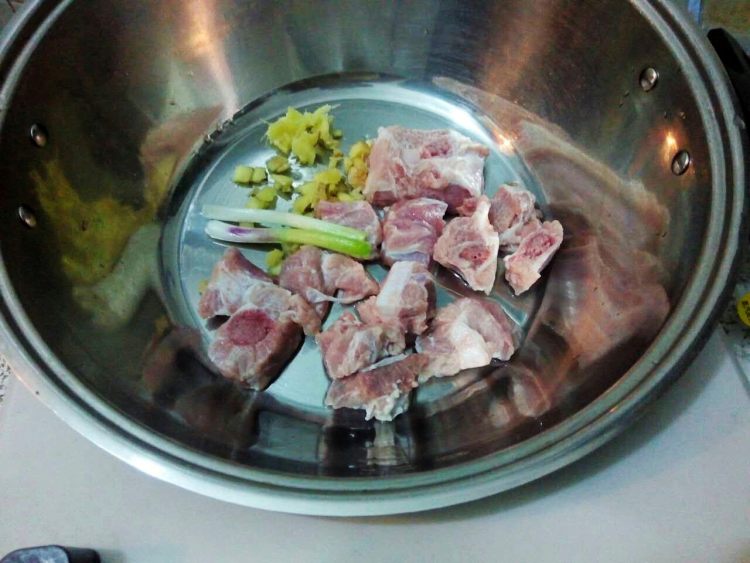 皮蛋排骨粥步骤2