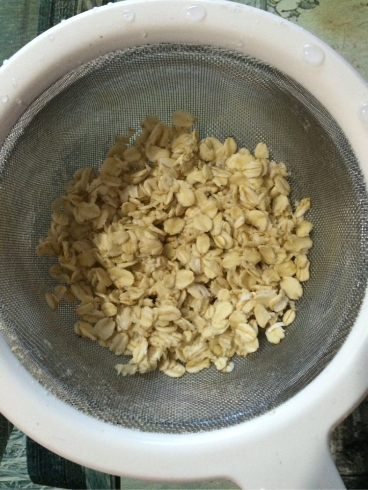 红枣燕麦粥步骤2