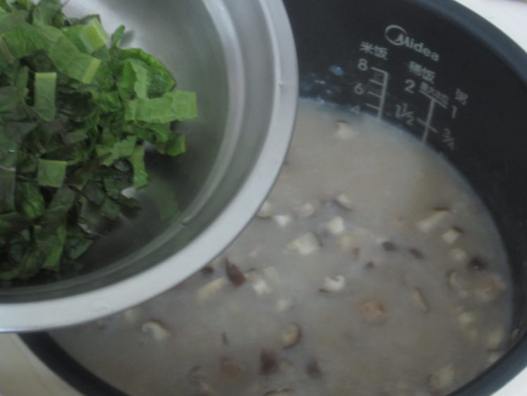 香菇肉末蔬菜粥步骤7