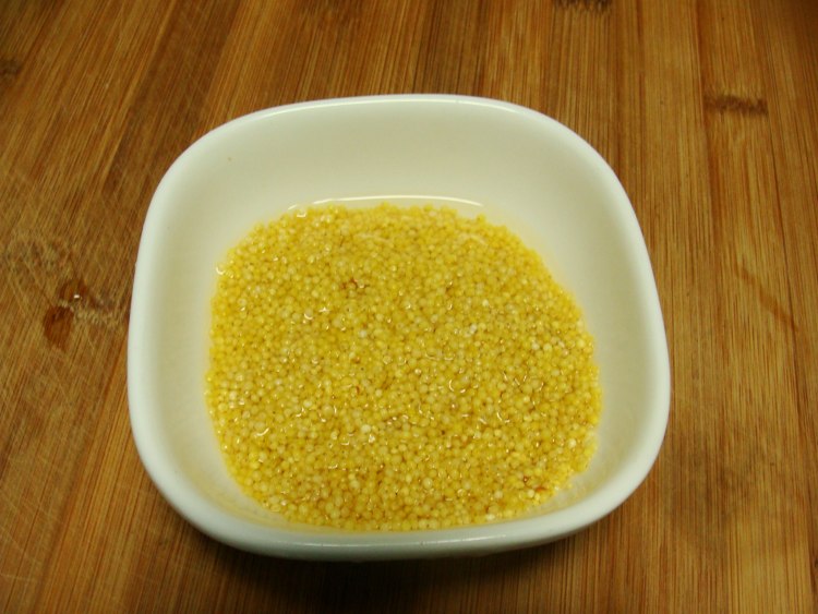 红薯麦片大黄米粥步骤1