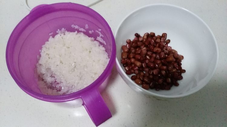 红薯红豆粥步骤1