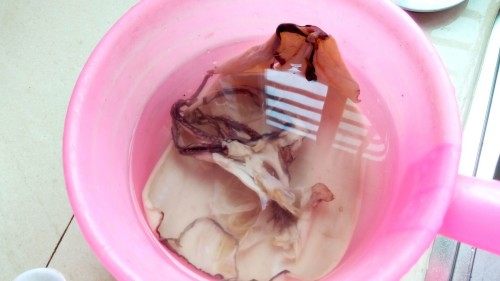 花生鱿鱼瘦肉粥步骤1