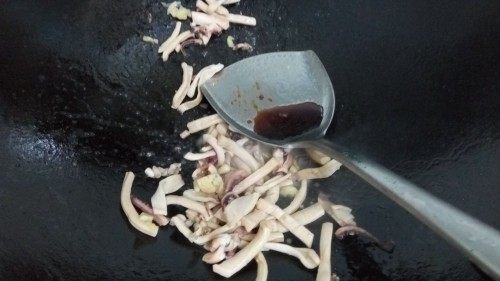 花生鱿鱼瘦肉粥步骤6