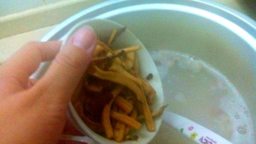 花生鱿鱼瘦肉粥步骤7