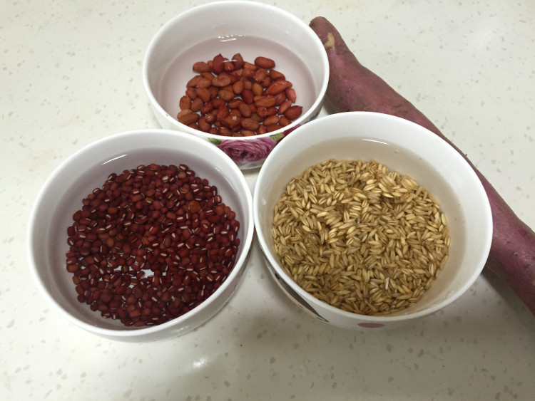 红豆莜麦粒粥步骤2