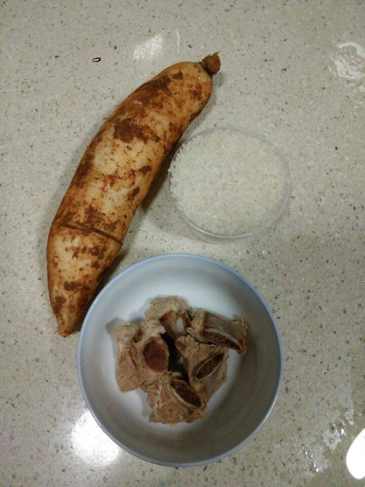 萝卜排骨粥步骤1