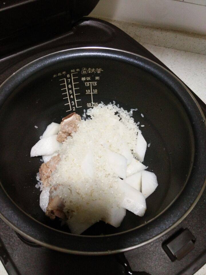 萝卜排骨粥步骤3
