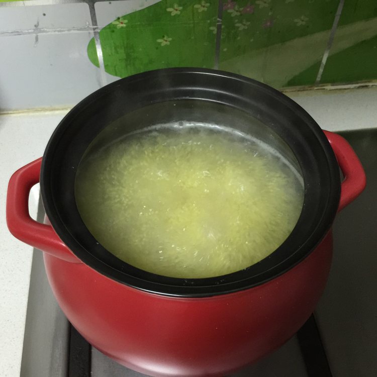 铁皮石斛枸杞小米粥步骤4