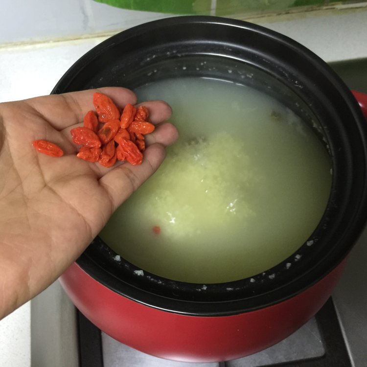 铁皮石斛枸杞小米粥步骤6