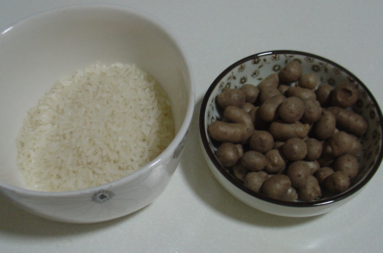 山药豆煮大米粥步骤1