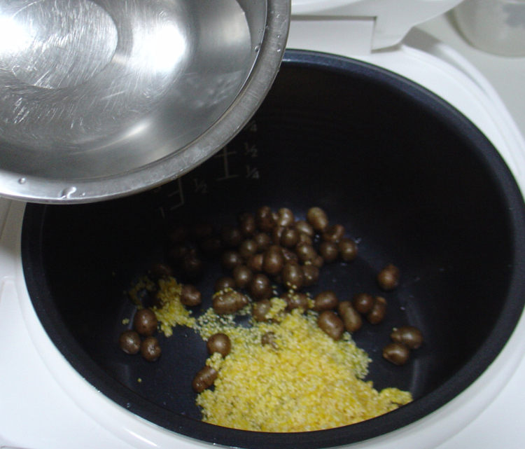 山药豆煮小碴粥步骤6