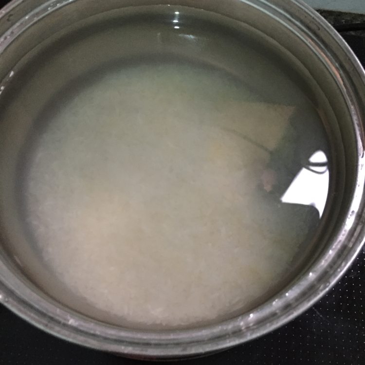 莲子瘦肉粥步骤2