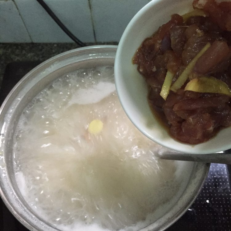 莲子瘦肉粥步骤5